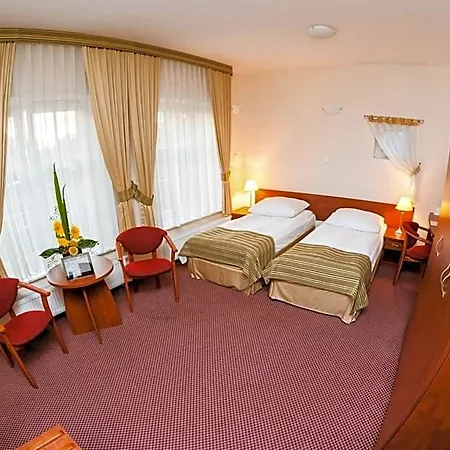 Hotel Logos 2*